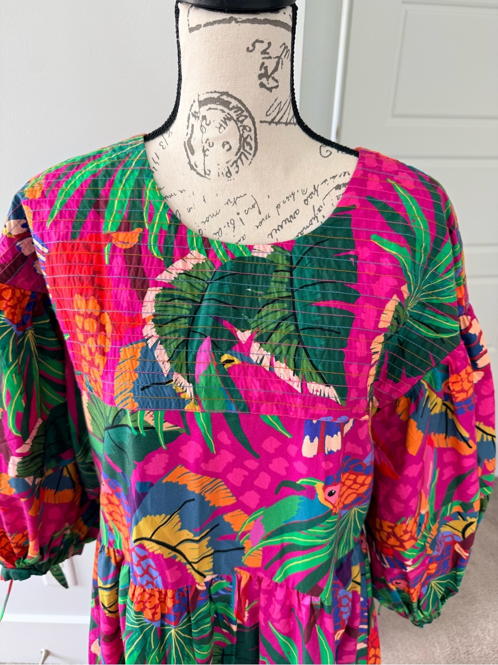 Like New FARM Rio Vibrant Fuchsia Tropical Print Puff Sleeve Maxi/Midi Dress - Picture 2 of 11